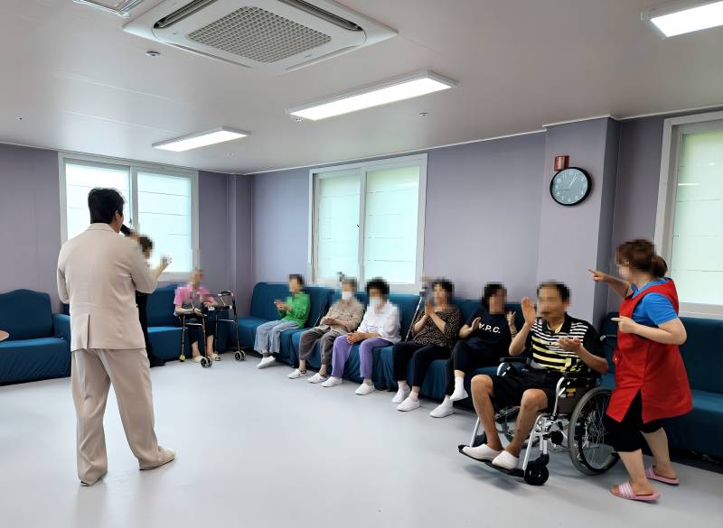 [잡담] 재정난으로 폐업의 위기에 있는 노인 유치원에 대한 도움의 손길을 요청 드립니다. ㅠㅜ | 인스티즈