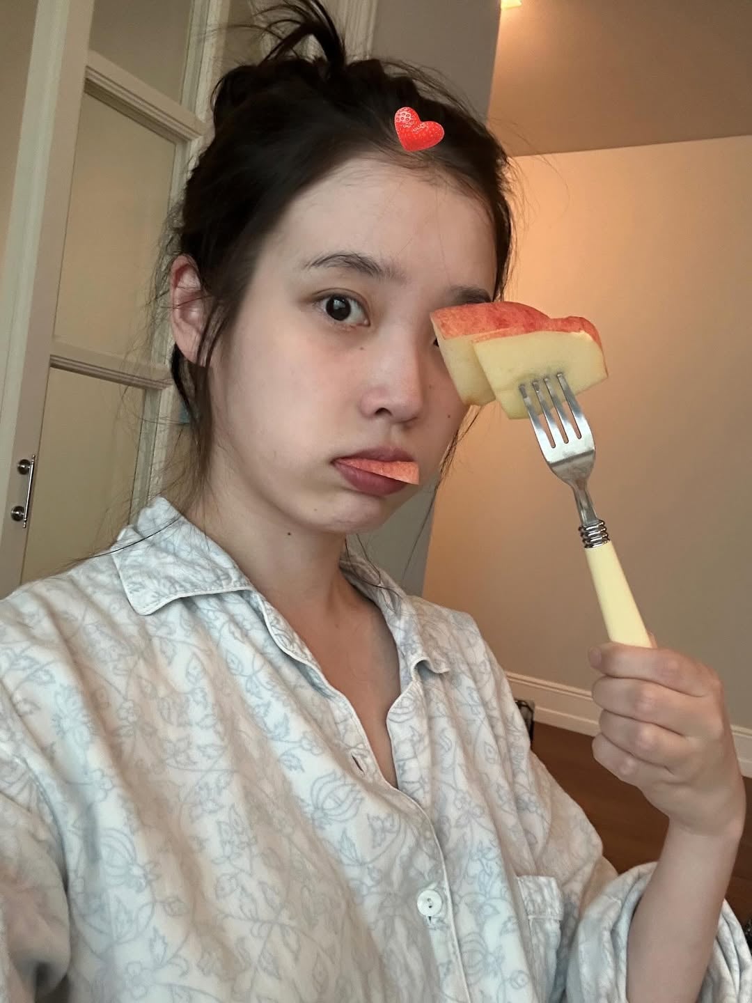 [잡담] 아이유 너무 귀여워 | 인스티즈