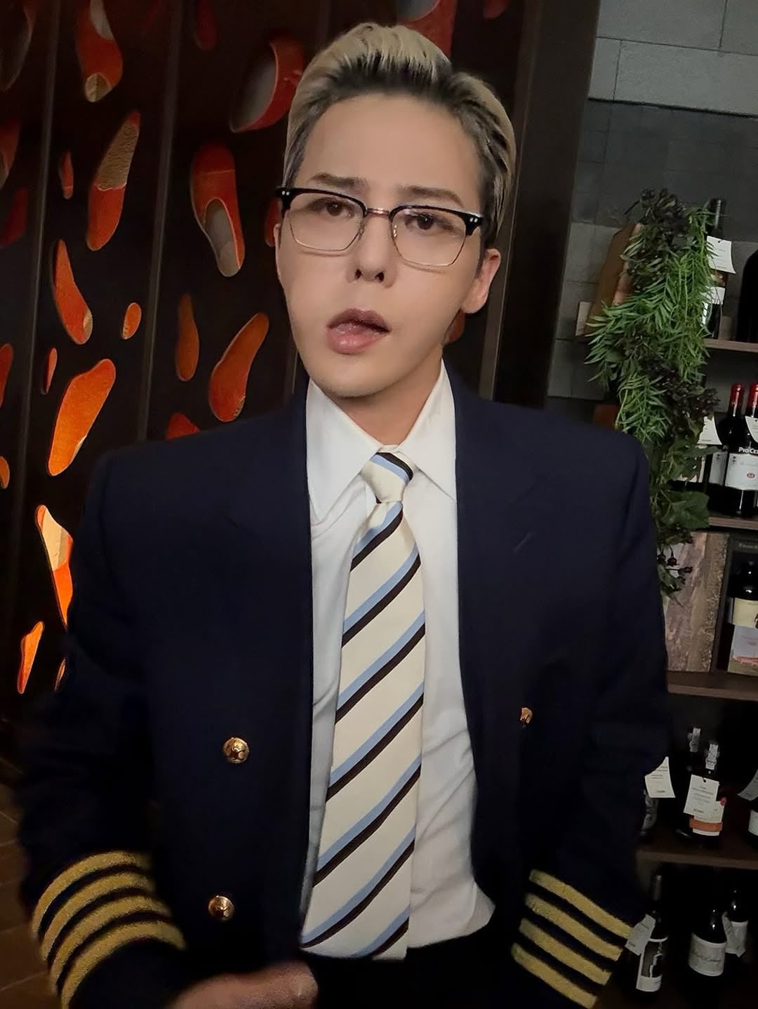 지드래곤 제복 입고 리즈찍은 얼굴 근황..JPG | 인스티즈