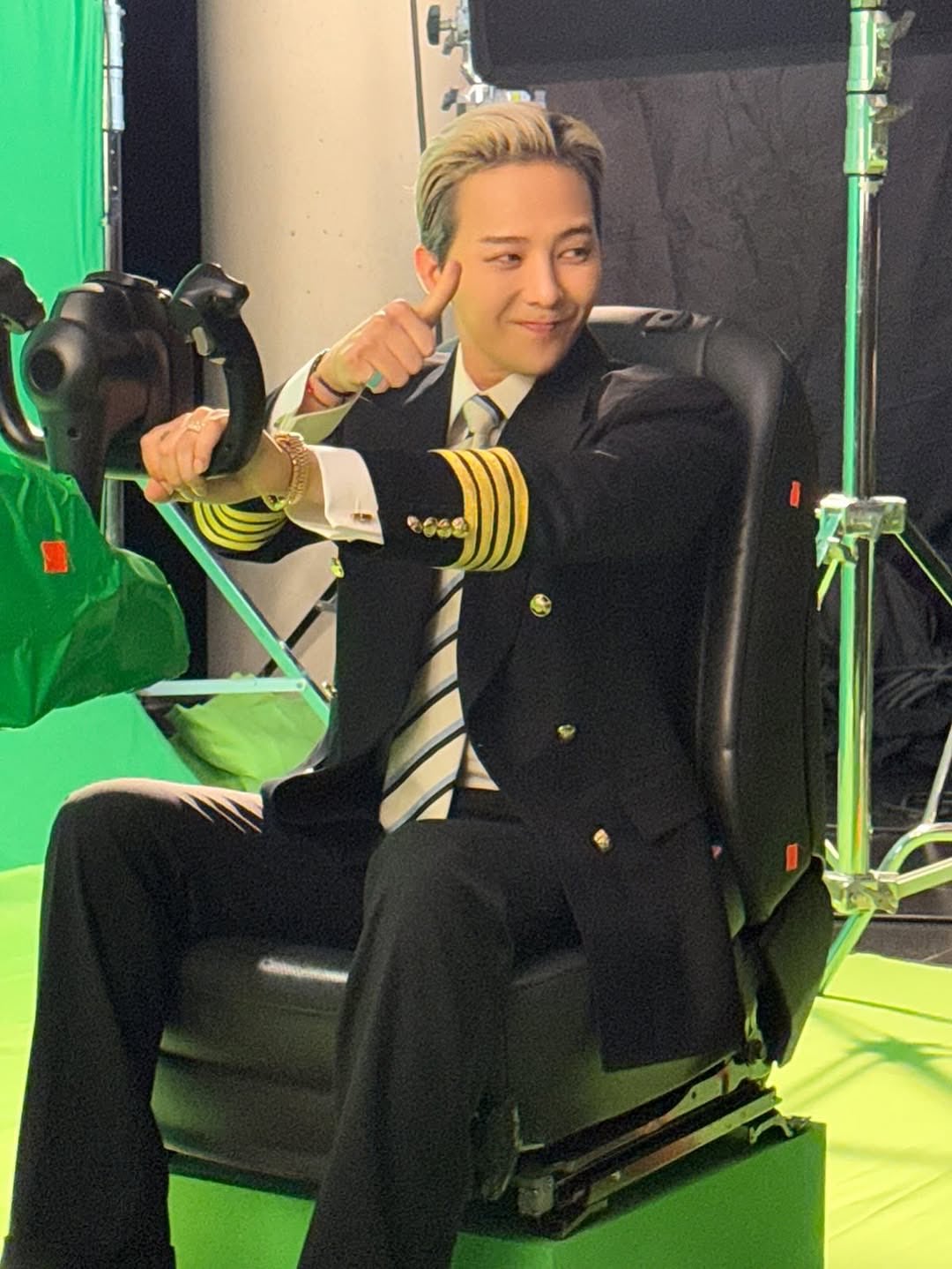 지드래곤 제복 입고 리즈찍은 얼굴 근황..JPG | 인스티즈