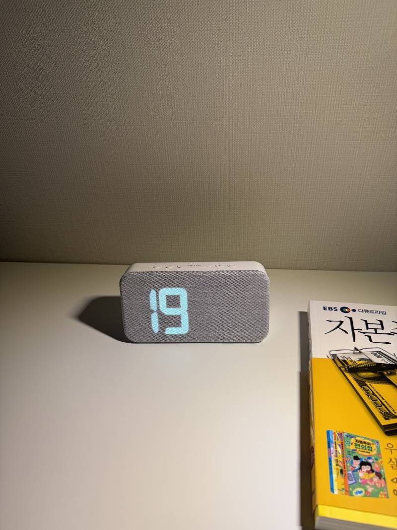 [잡담] 이거 무아스 시계 몇초만에 꺼지는데 혹시 계속 켜지게 하는 방법 아는 사람 ㅠㅠ plz!!!!!!! | 인스티즈