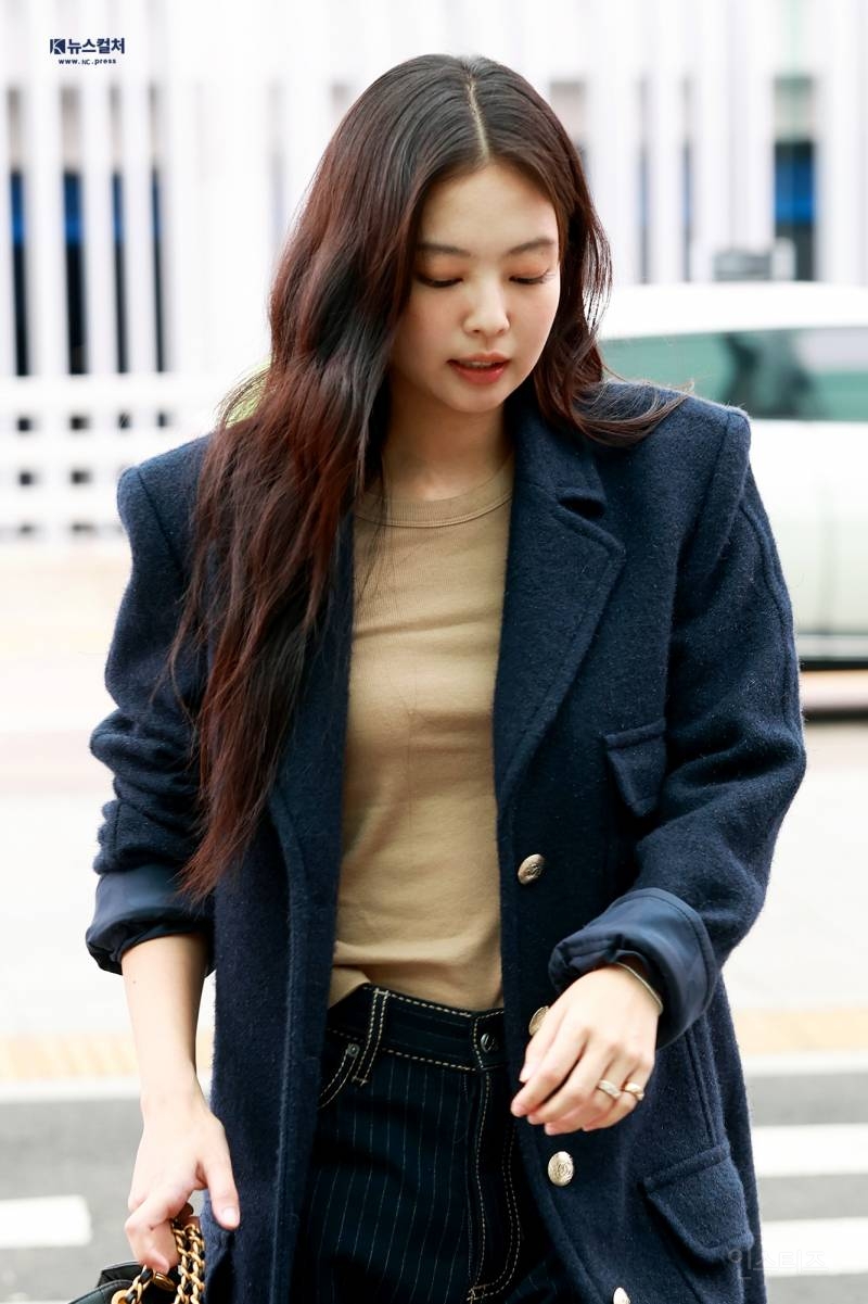 코트입고 파리 출국하는 블랙핑크 제니 | 인스티즈