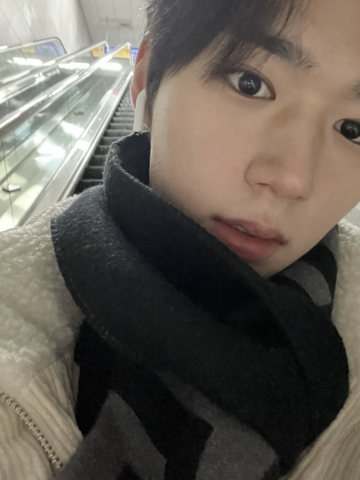 [잡담] 준서 사진들 너무 좋다..🥹🥹🤍 | 인스티즈