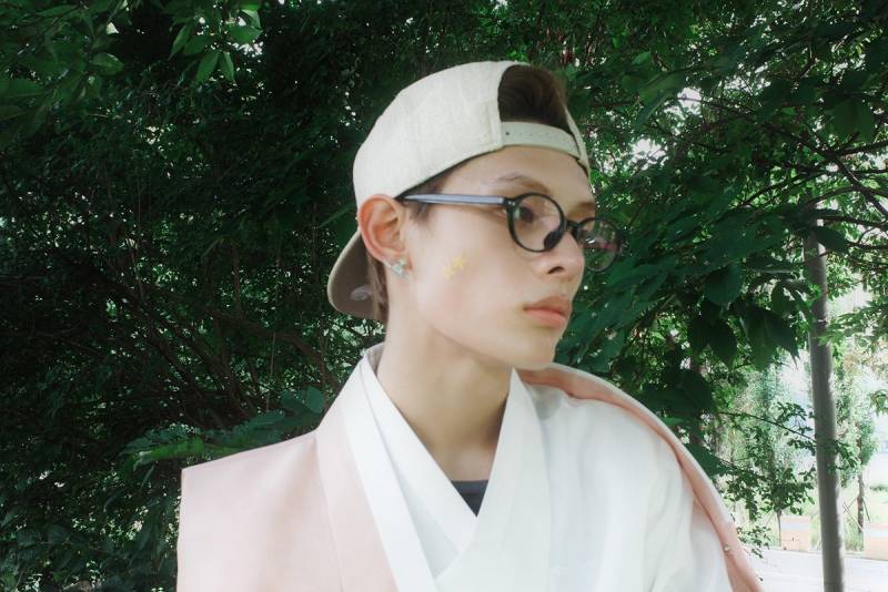 현재 1000플 넘어가며 논란중인 남돌 한복.JPG | 인스티즈