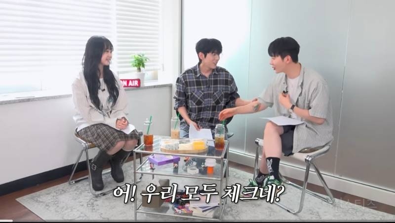 체크남방이 취향인 친구랑 같이지내면 생기는일.jpg | 인스티즈