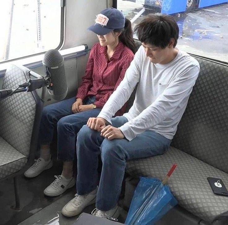 [잡담] 단순히 예쁜거보다 이런게 취향인 익들 없니.. | 인스티즈