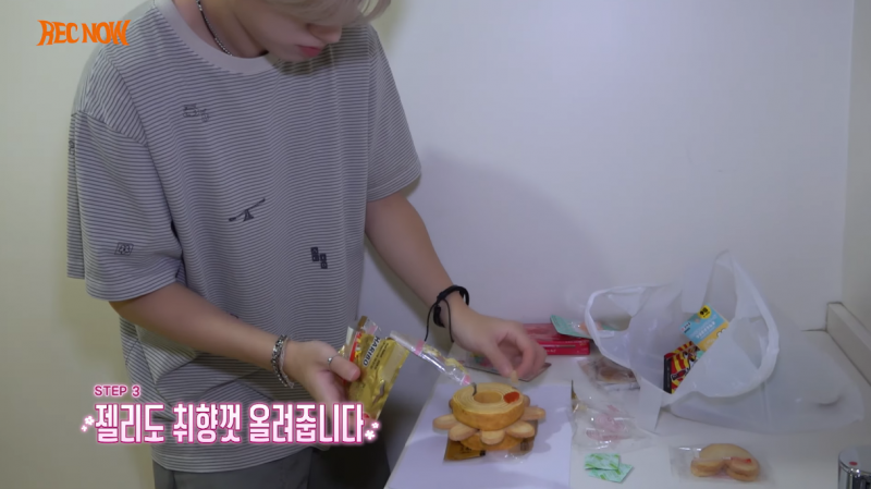 학창시절 한 번쯤 해봤을 과자로 케이크 만들기 한 남돌 | 인스티즈