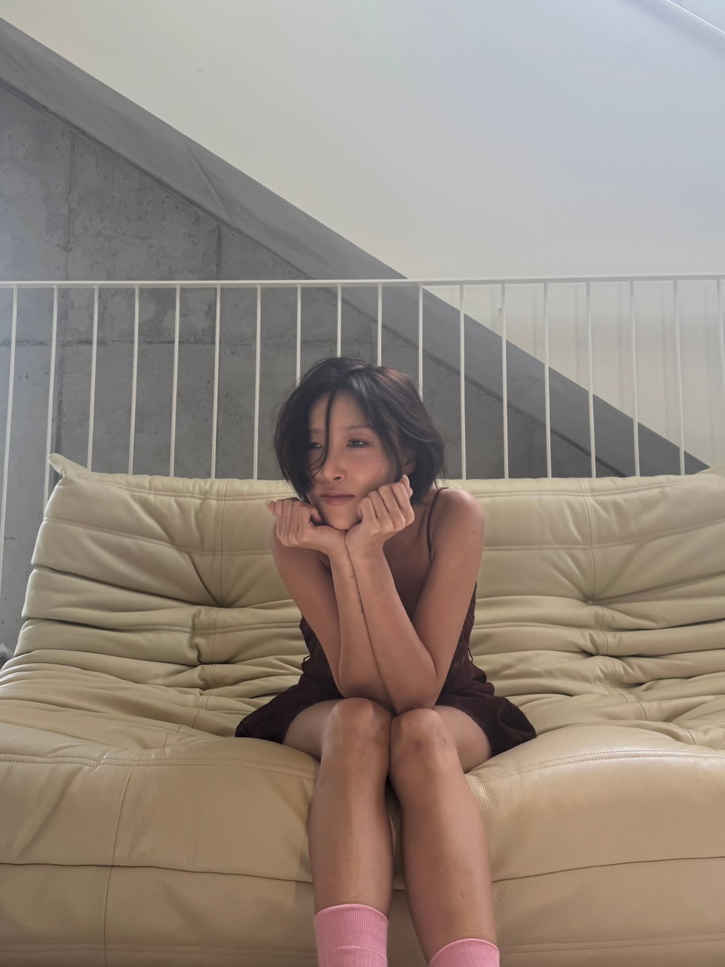 최근 컴백 앞두고 단발 머리로 짧게 자른 화사.jpg | 인스티즈
