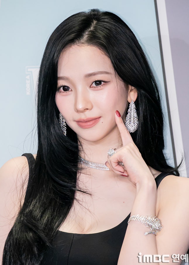 [잡담] 카리나 더블유 코리아 행사 레드카펫 기사사진 | 인스티즈