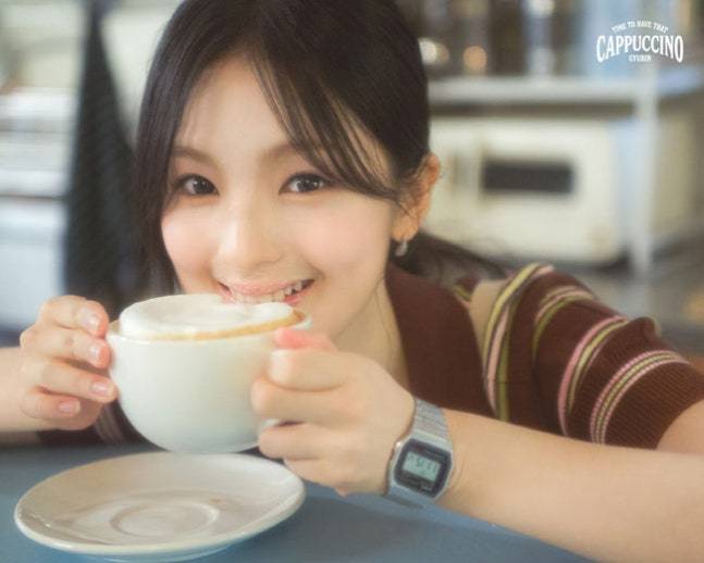 규빈, 사랑스러운 '알바생' 변신..신곡 'CAPPUCCINO' 1차 콘셉트 포토 공개 | 인스티즈