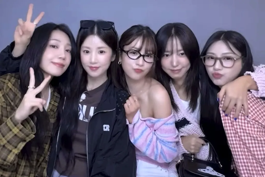막내한테 단체로 뽀뽀하는 14년차 여돌 | 인스티즈