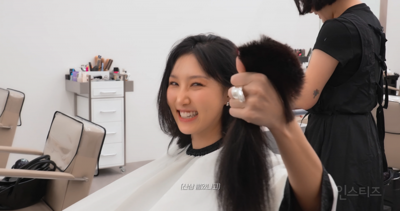 단발 자르는 과정 공개한 화사.jpg | 인스티즈