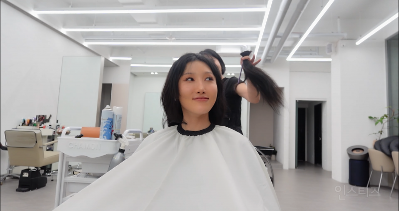 단발 자르는 과정 공개한 화사.jpg | 인스티즈