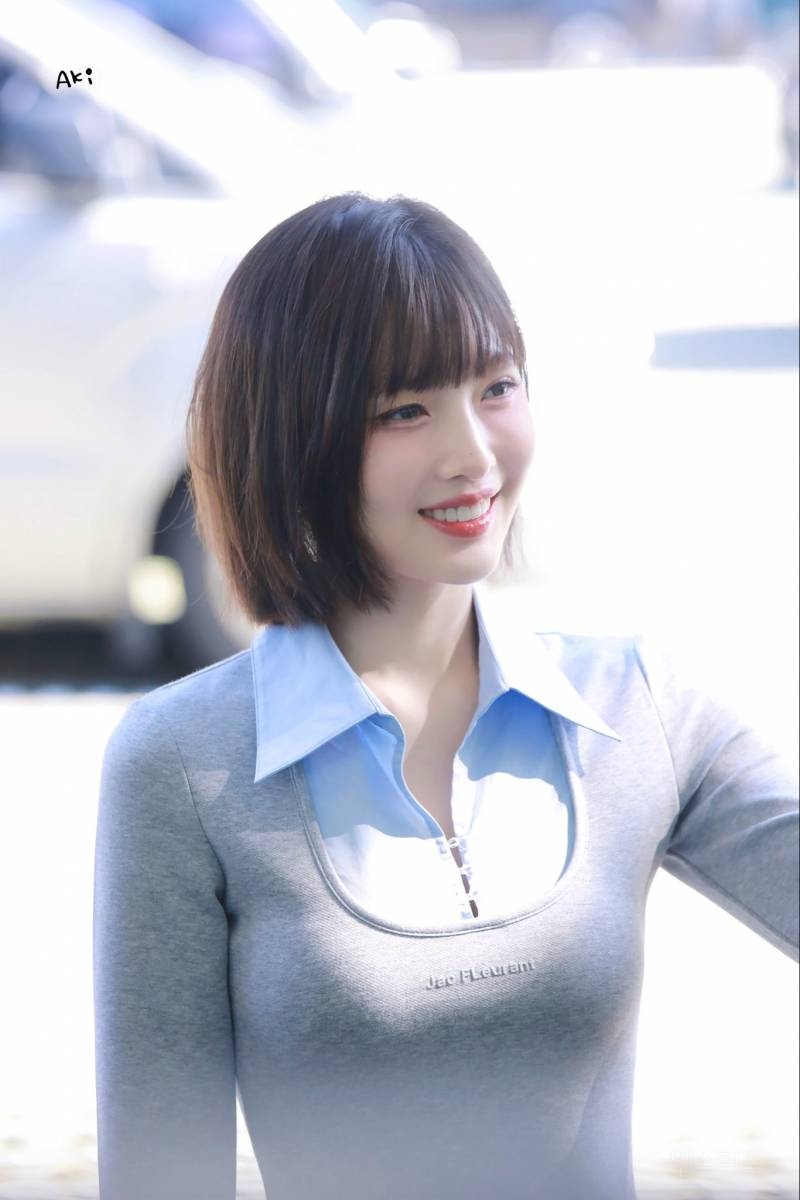 오늘자 머리 단발로 자른 레드벨벳 조이 출근길.jpg | 인스티즈