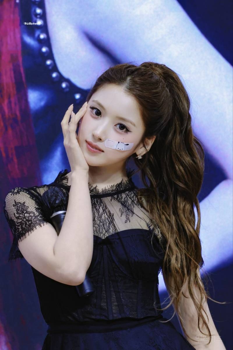 로판 찢고 나온 얼굴이 아닌게 말 안됨....twt | 인스티즈