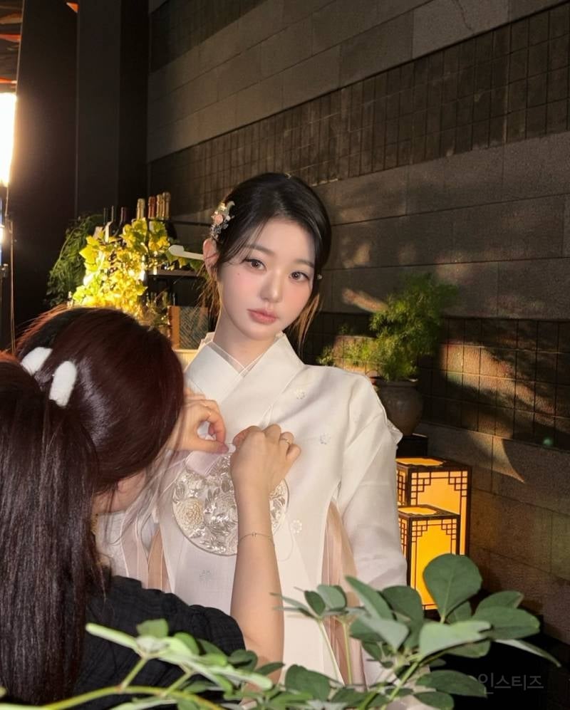 중국팬이 그린 장원영 한복 팬아트.jpg | 인스티즈