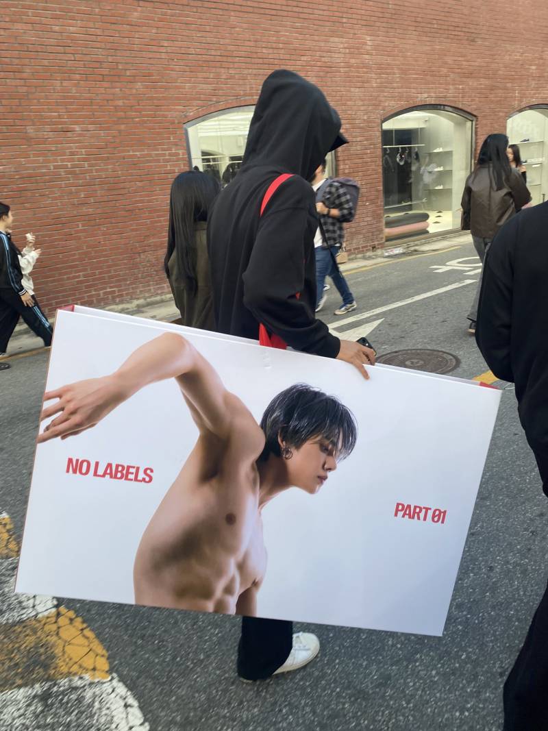 어제부터 성수동 가는 사람들이라면 다 본다는 거.jpg | 인스티즈