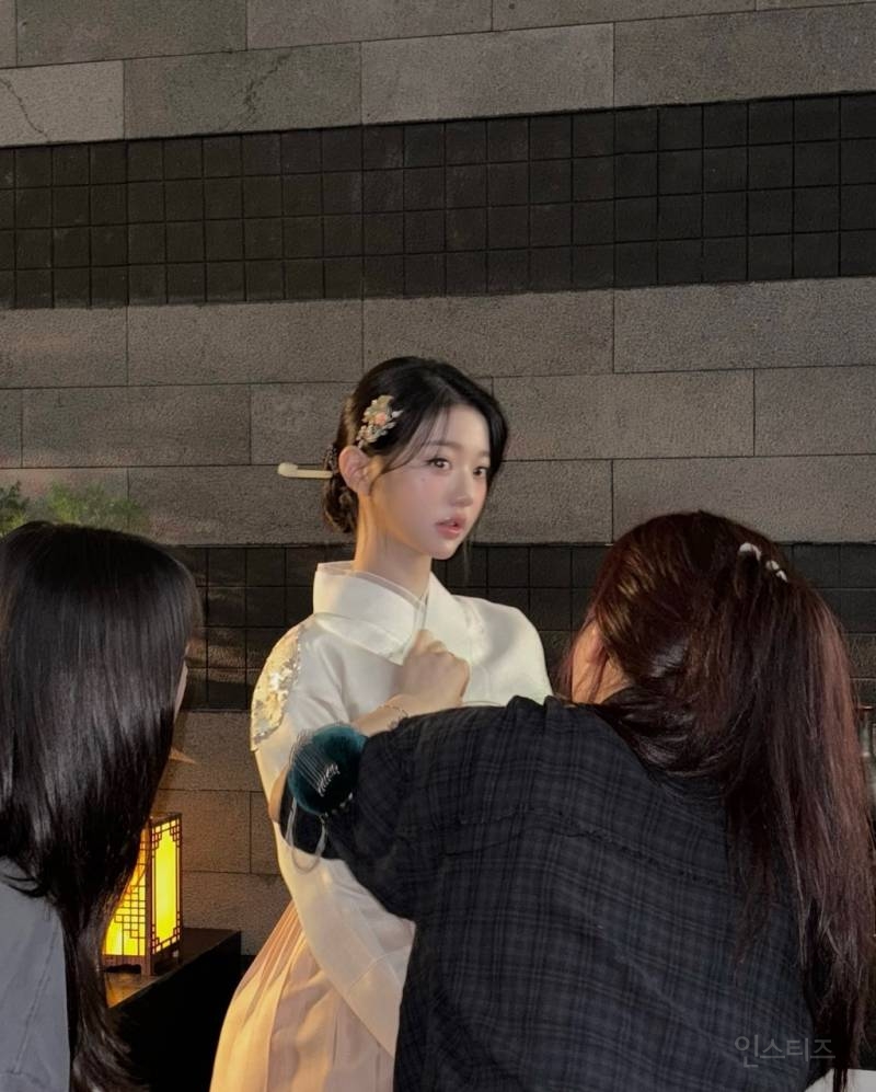 중국팬이 그린 장원영 한복 팬아트.jpg | 인스티즈