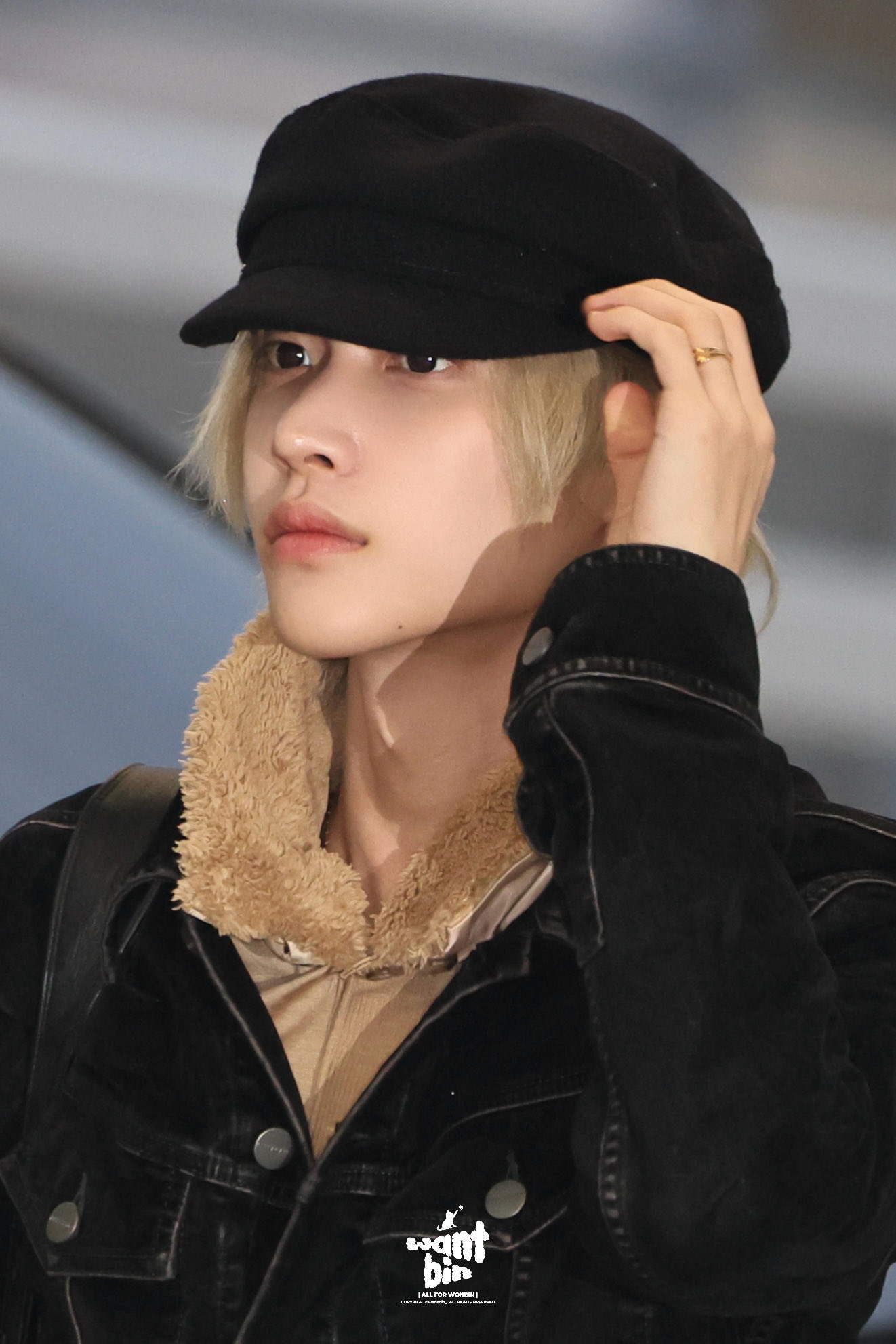 [잡담] 공항 흑발 원빈 금발 원빈 이미지 확 다른거 좋다 ,,, | 인스티즈