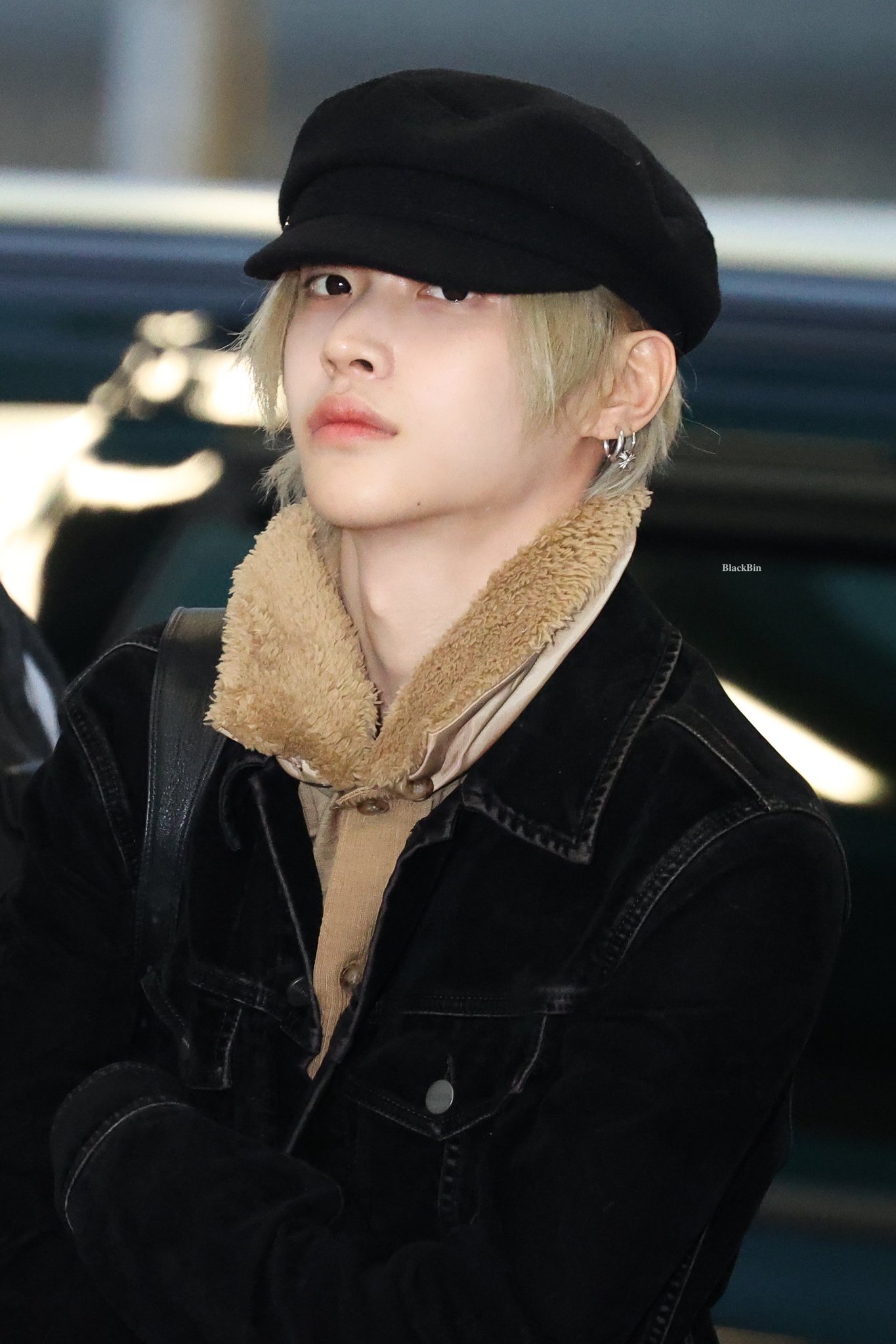 [잡담] 공항 흑발 원빈 금발 원빈 이미지 확 다른거 좋다 ,,, | 인스티즈