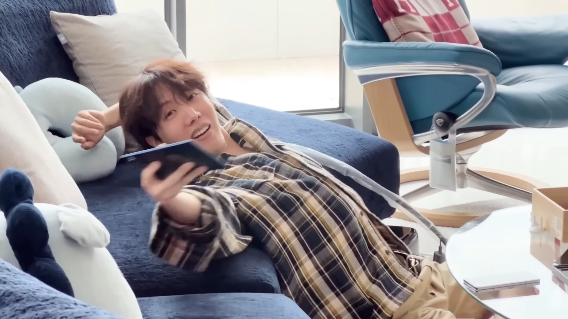 [잡담] 제이홉 누나 브이로그에 나왔는데 귀엽다 | 인스티즈