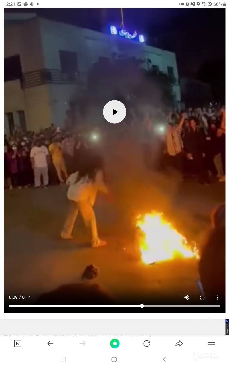 "이란 이스라엘과 전쟁 후 헤즈볼라"의 정권 약화로 여성들의 강제 히잡의무 폐지 | 인스티즈