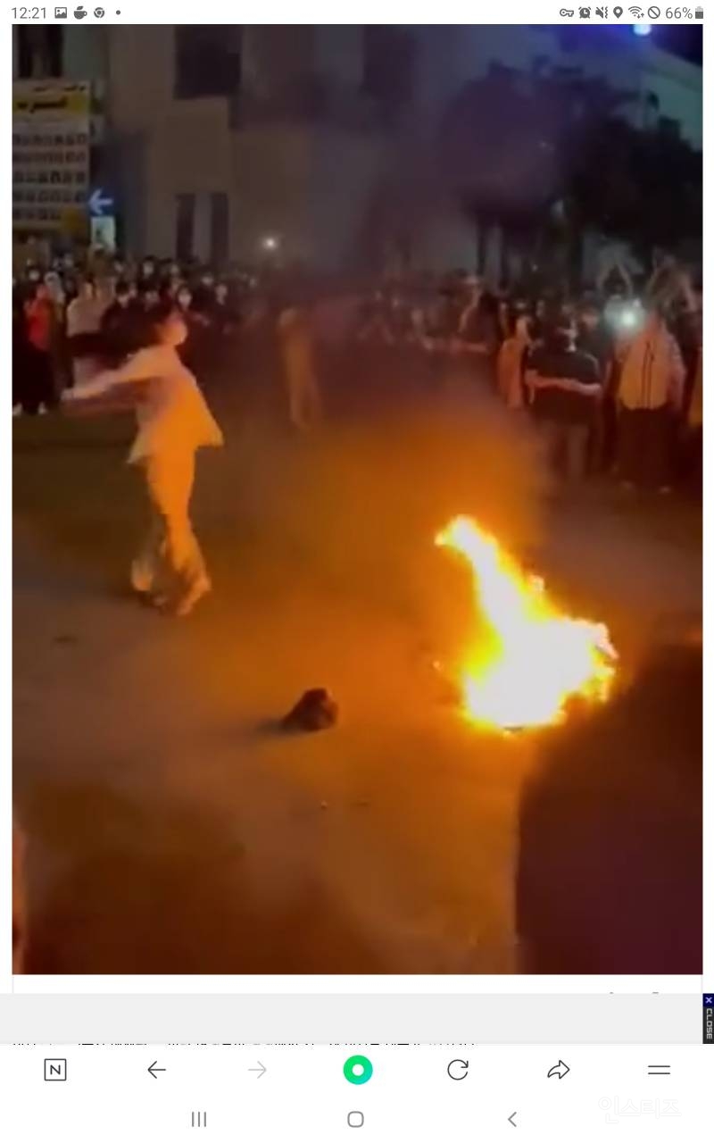 "이란 이스라엘과 전쟁 후 헤즈볼라"의 정권 약화로 여성들의 강제 히잡의무 폐지 | 인스티즈