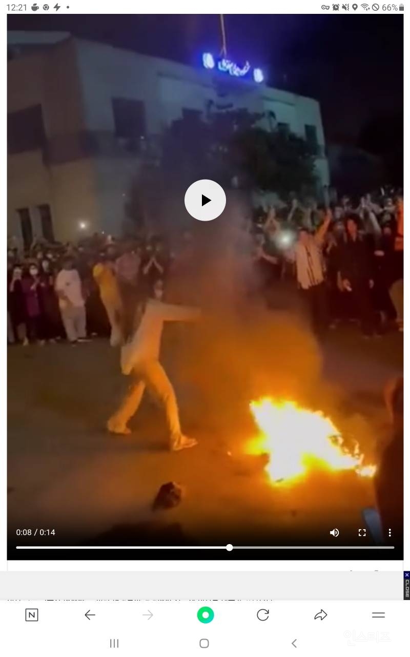 "이란 이스라엘과 전쟁 후 헤즈볼라"의 정권 약화로 여성들의 강제 히잡의무 폐지 | 인스티즈