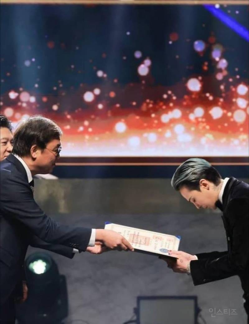 지드래곤이 행사 한번에 인사하는 횟수 | 인스티즈