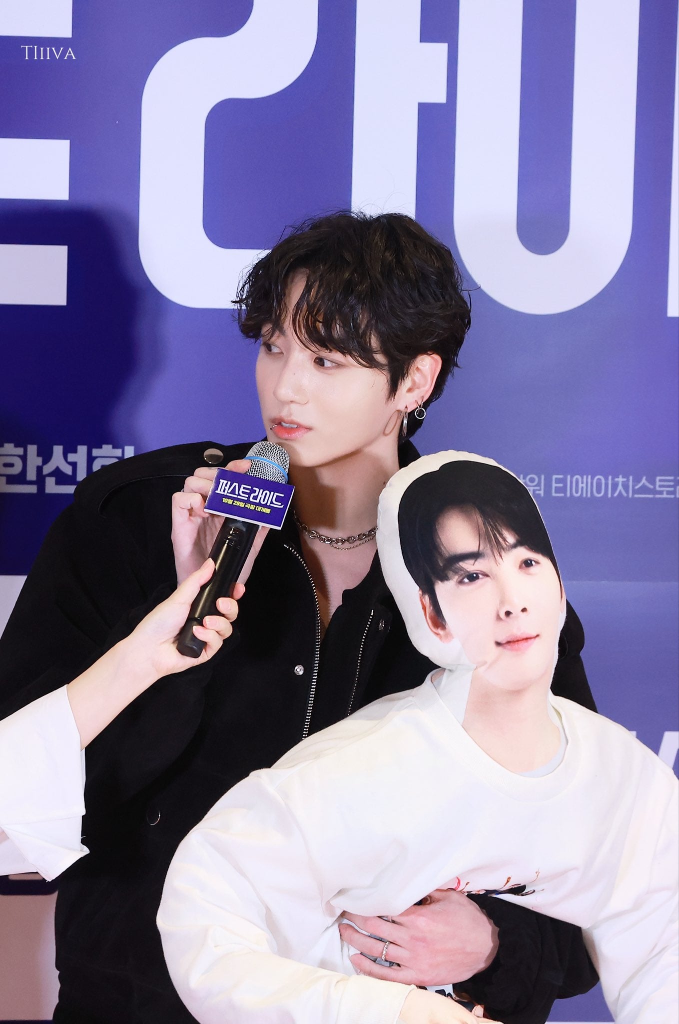[잡담] 정국 어제 든 차은우 인형 엄청 무거웠나 봐 | 인스티즈