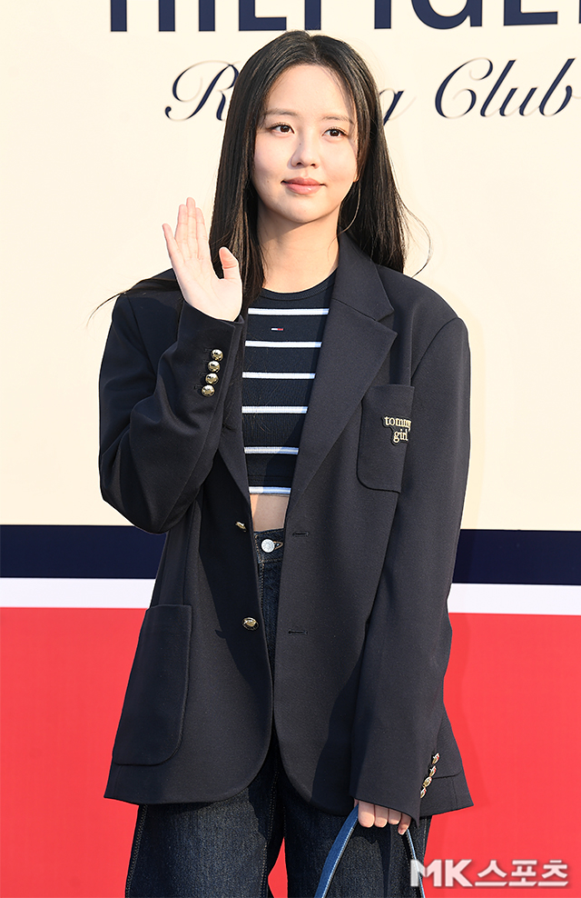 [잡담] 251028 김소현 타미힐피거 포토월 행사 기사사진 | 인스티즈