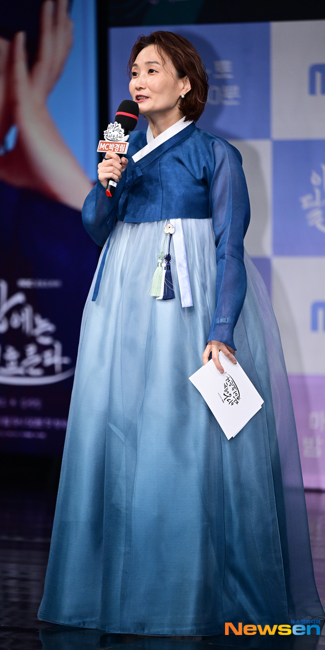 [잡담] 이강달) 제작발표회 엠씨 박경림님 한복 입었다 | 인스티즈