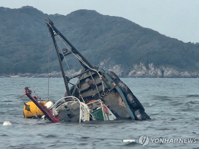 [속보] 태안 해상 5000L기름 실은 선박 침몰…"대책본부 꾸려 방제작업” | 인스티즈