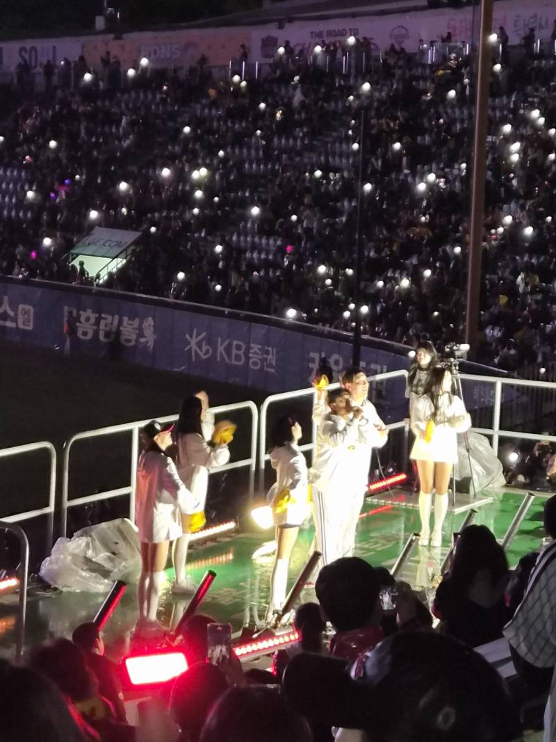 [잡담] 우와 응원단상에 스타 탈 벗으니까 압빠였어 | 인스티즈