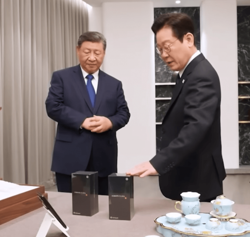 어제 apec정상회담 레전드 장면 ㅋㅋ(샤오미 폰) | 인스티즈