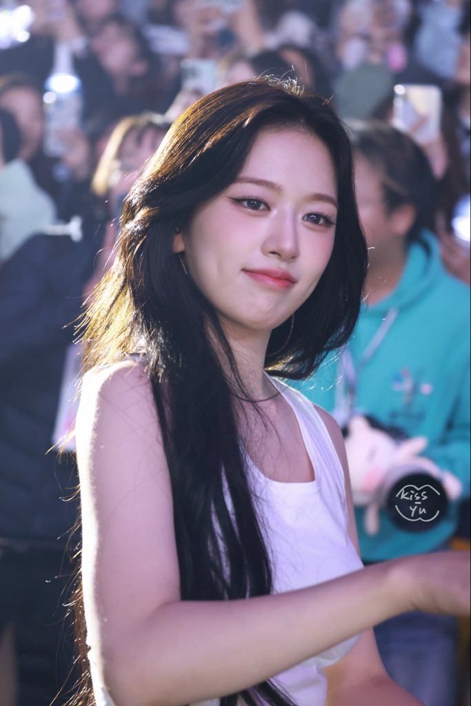 오늘자 콘서트에서 비주얼 레전드 찍은 아이브 안유진...jpg | 인스티즈