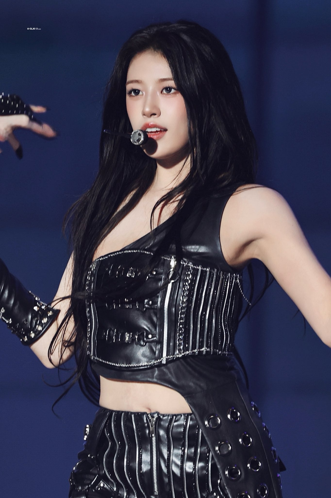 오늘자 콘서트에서 비주얼 레전드 찍은 아이브 안유진...jpg | 인스티즈