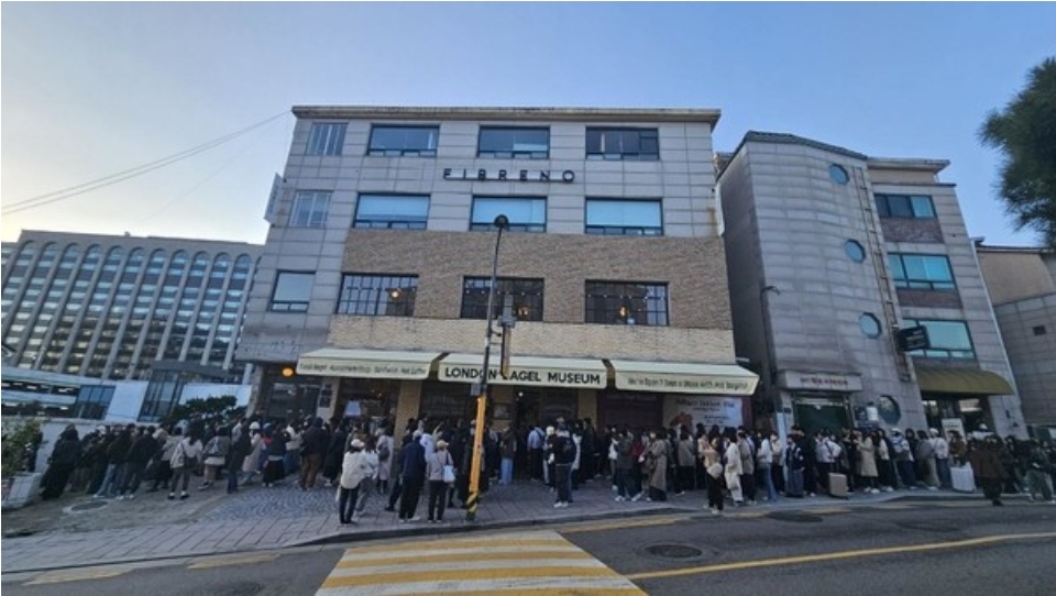 [정보/소식] 런던베이글, '직원 사망에도…' 오전부터 길게 줄 서 오히려 문전성시 | 인스티즈