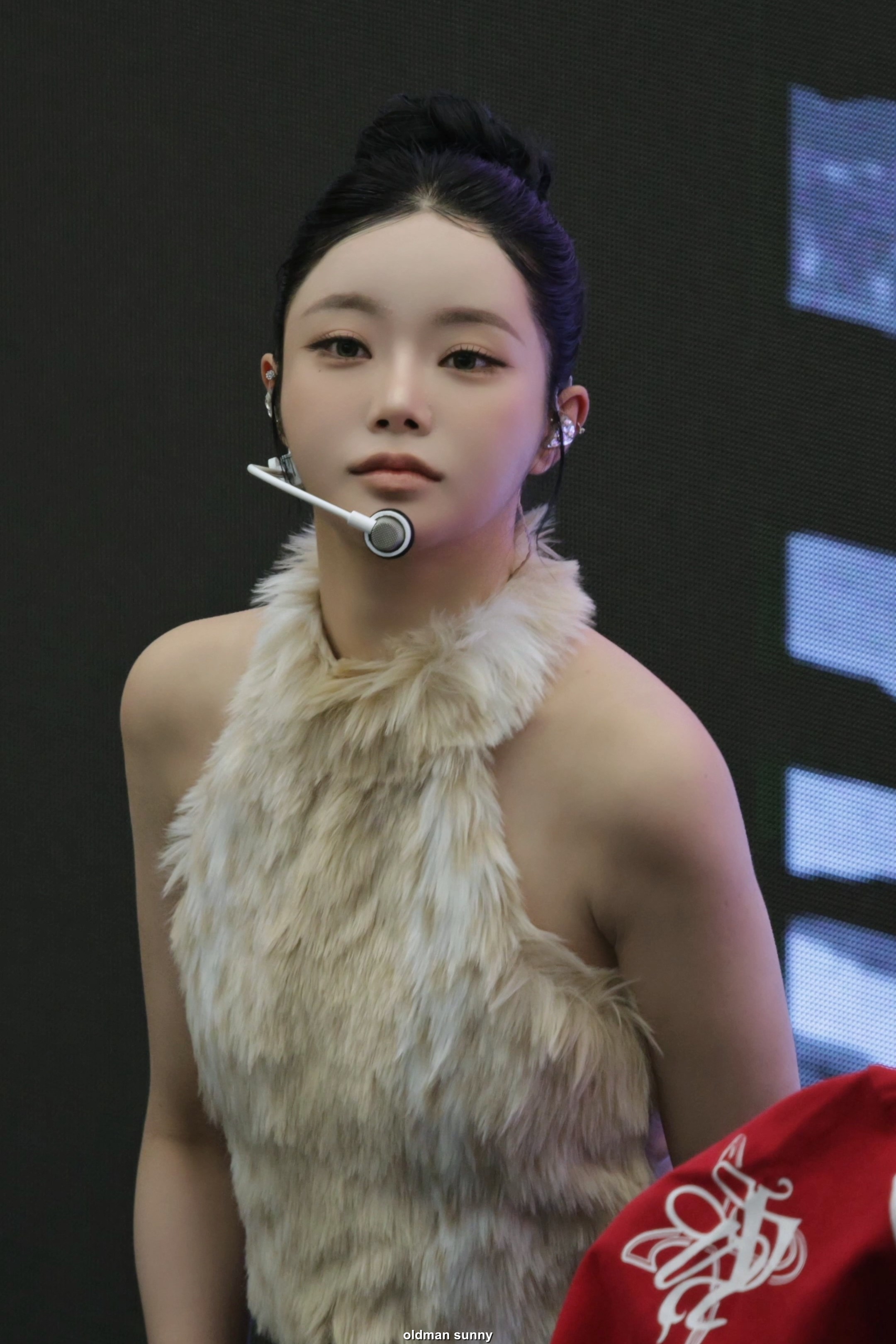 데뷔 후 첫 버스킹에서 신곡 무대 최초 공개한 걸그룹 | 인스티즈