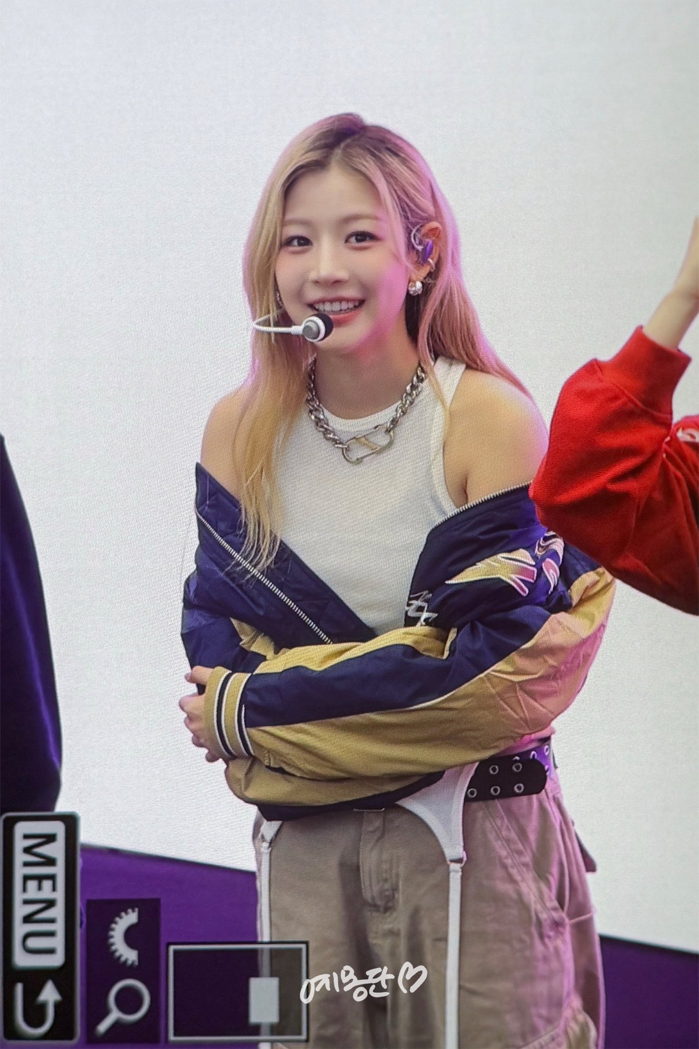 데뷔 후 첫 버스킹에서 신곡 무대 최초 공개한 걸그룹 | 인스티즈