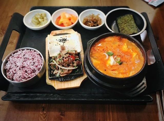 [잡담] 익들아 너희 식당가면 나오는 1인분 밥 그거 다 먹어? | 인스티즈