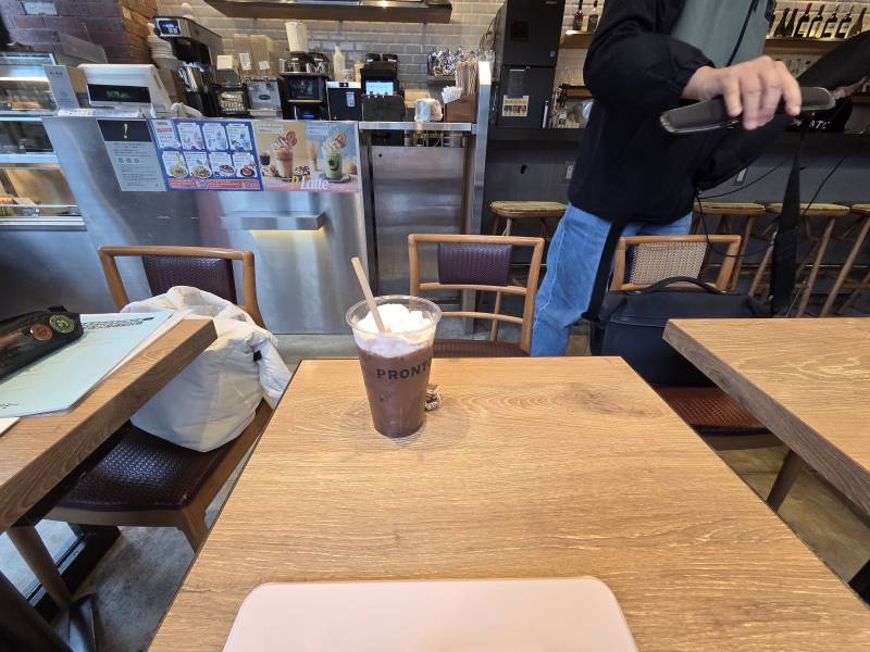 [잡담] 일본 카페 테이블 간격 봐 | 인스티즈