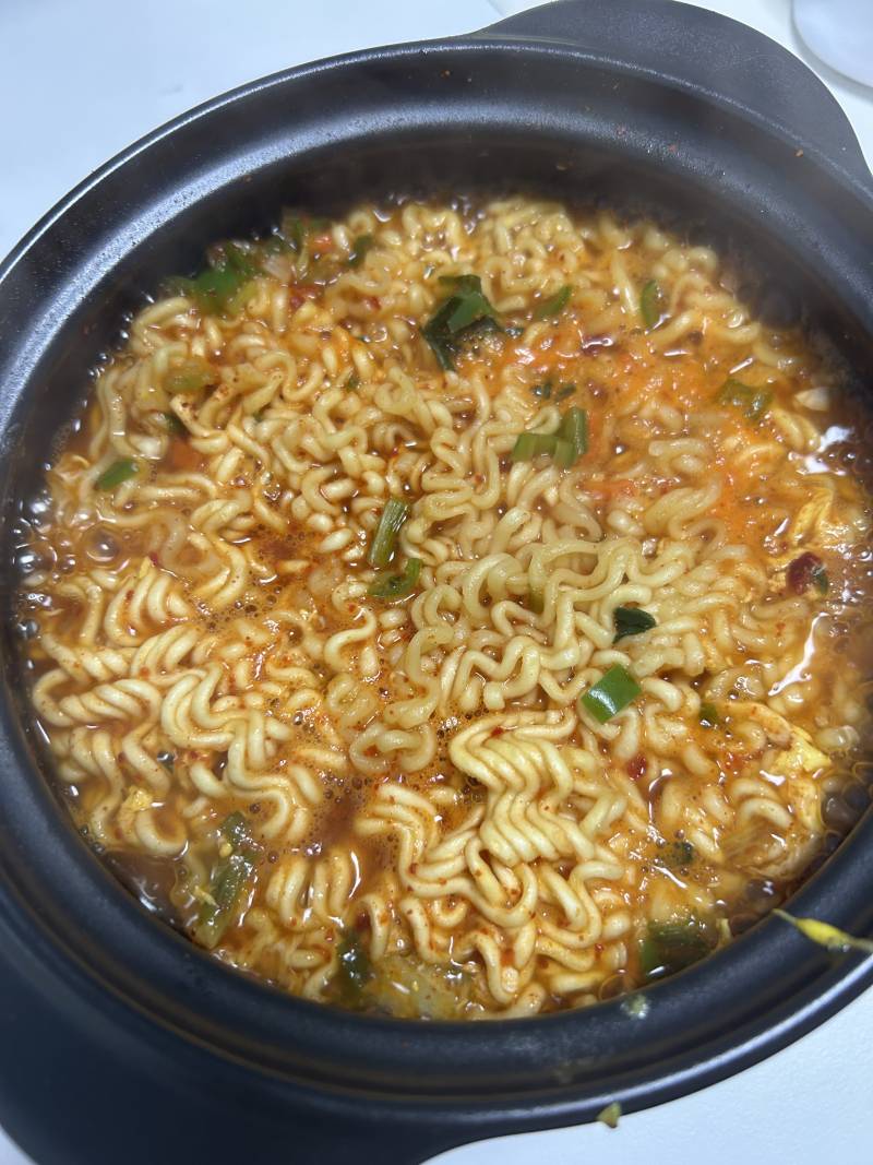 [잡담] 뚝배기 라면 감상하고 가 다들 | 인스티즈