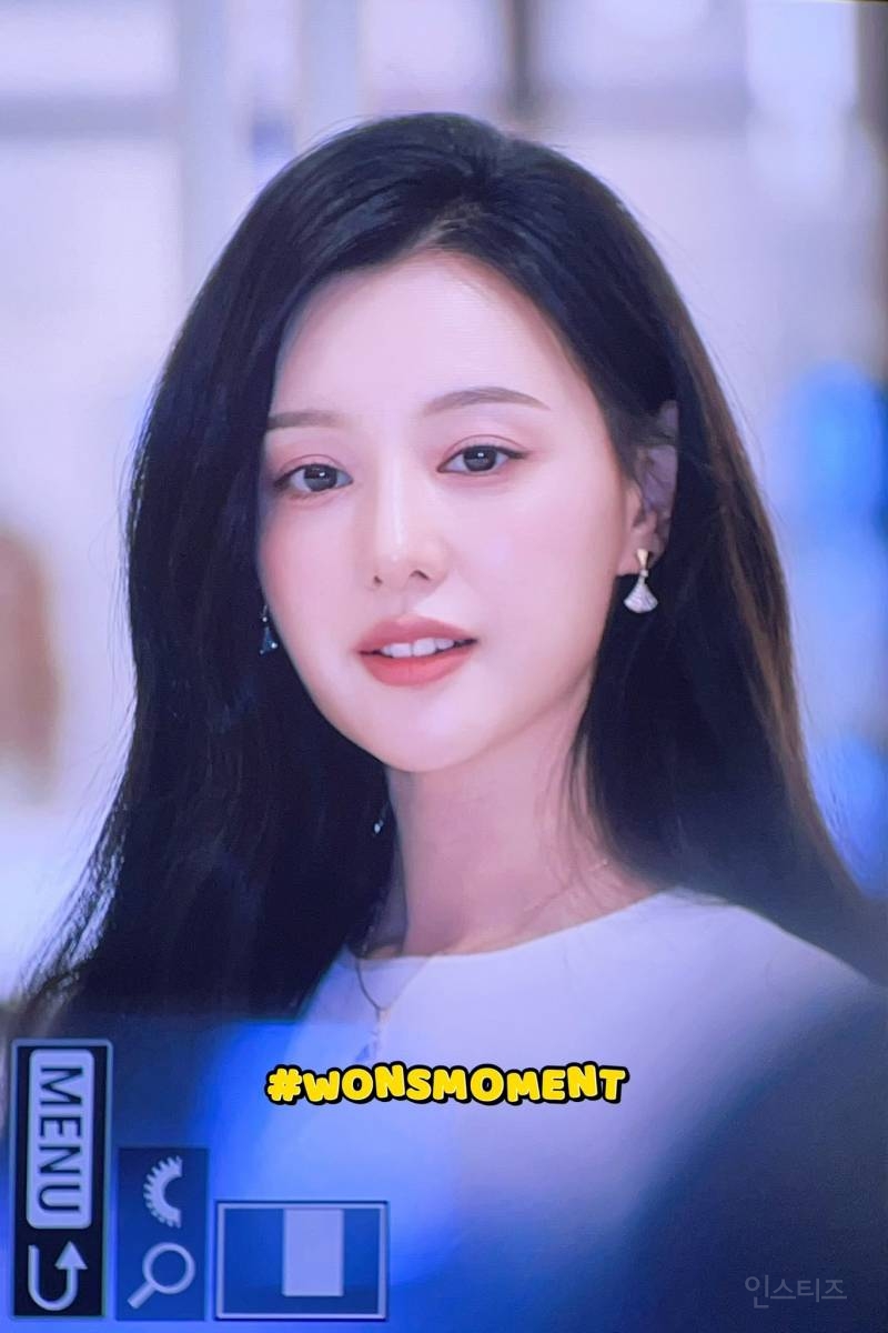 251107 불가리 '홀리데이 디바스 드림' 팝업 포토콜 행사 참석한 배우 김지원 | 인스티즈