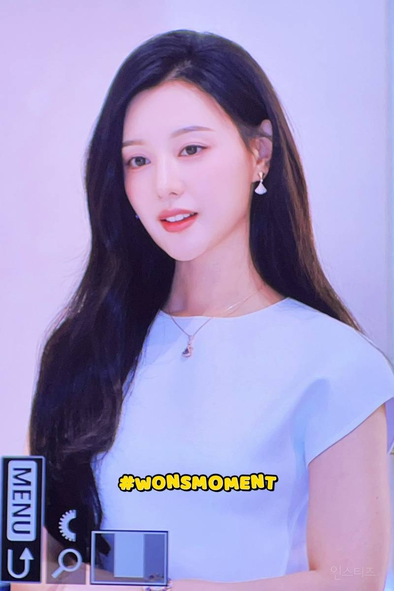 251107 불가리 '홀리데이 디바스 드림' 팝업 포토콜 행사 참석한 배우 김지원 | 인스티즈