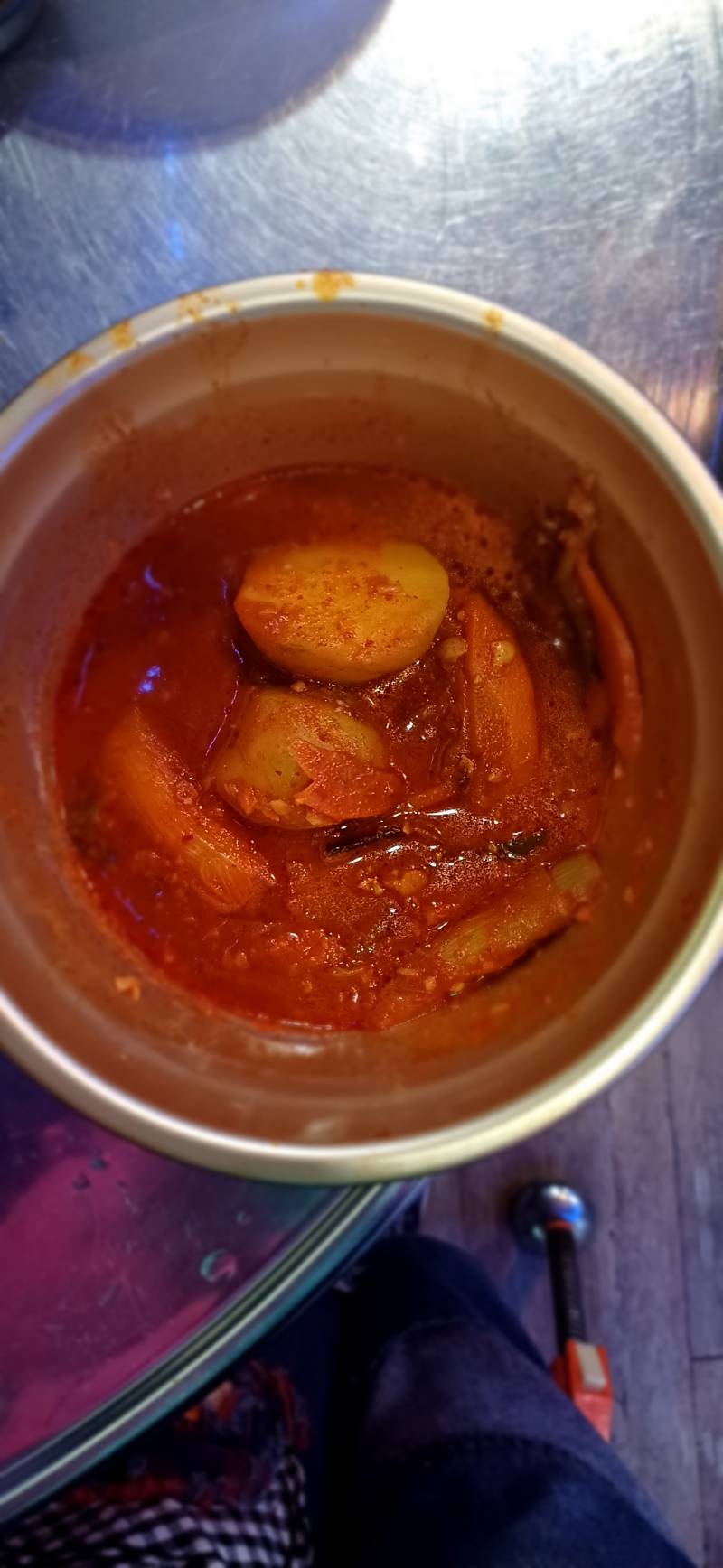 [잡담] 야밤에 엄마가 끓여준 닭볶음탕 먹는중 | 인스티즈