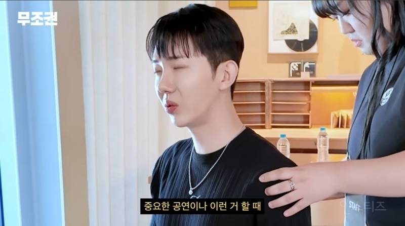 가수들이 콘서트나 공연전에 마사지받는이유.jpg | 인스티즈