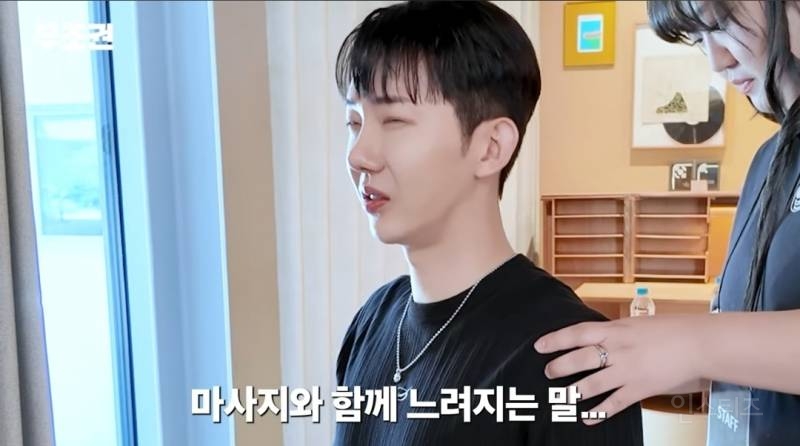 가수들이 콘서트나 공연전에 마사지받는이유.jpg | 인스티즈