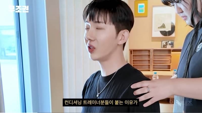 가수들이 콘서트나 공연전에 마사지받는이유.jpg | 인스티즈
