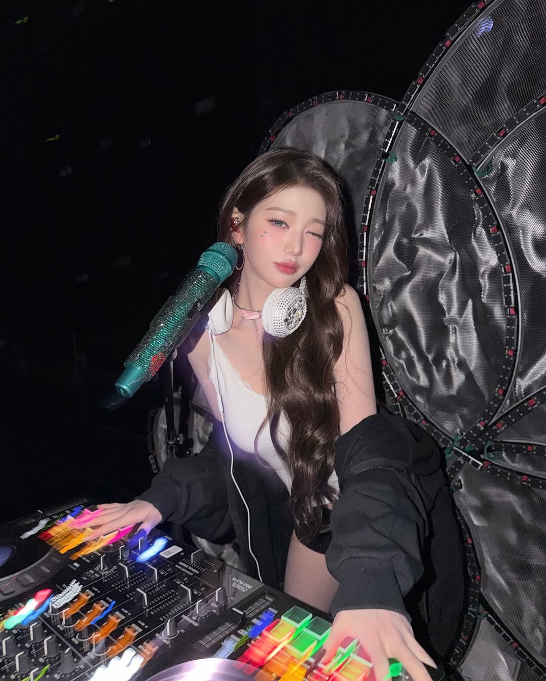 [잡담] 251108 장원영 인스타 🎶🎵🪩🖤🎆💕 | 인스티즈
